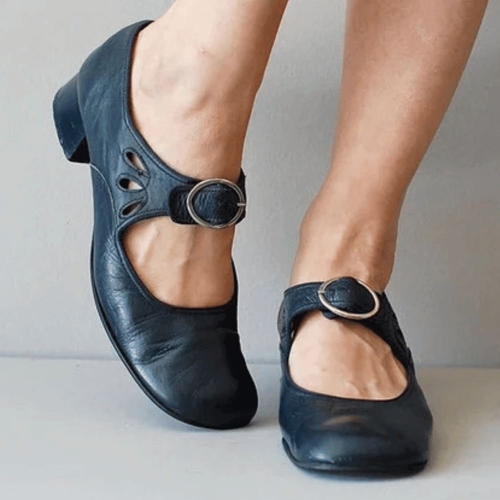 LM | Shoes with low heels and buckle