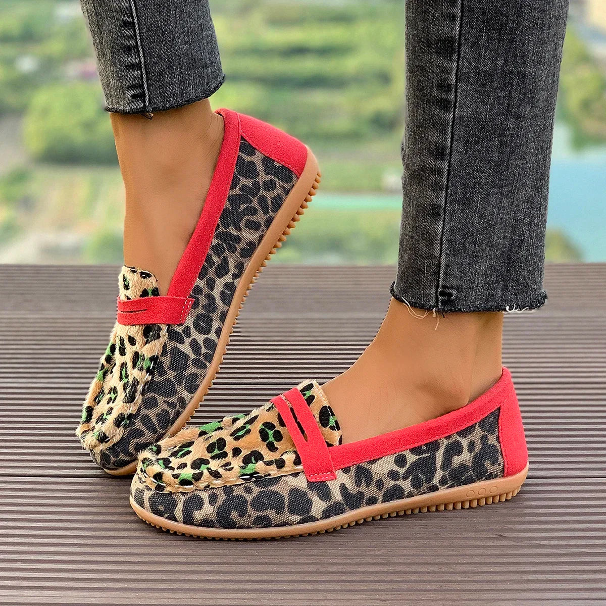 Durable and Supportive Orthopedic Sneakers