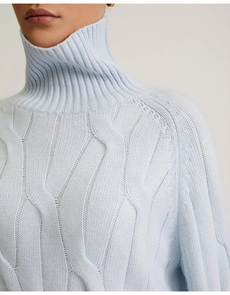 LM | Elegant cable-knit turtleneck sweater
