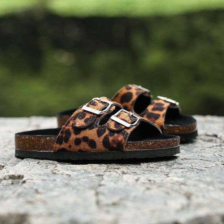 Graceful Orthopedic Shoes for Modern Look