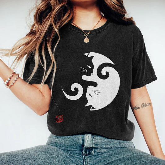Abstract Creative Black And White Contrast Cute Cat Painting Art T-Shirt elevenforest