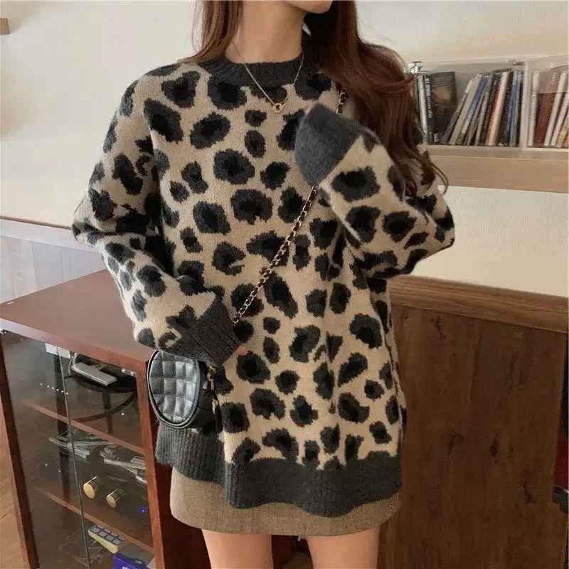 LM | Cozy sweater with leopard print