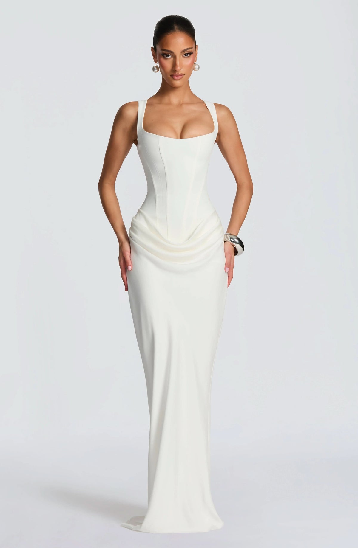 Well Tailored Dress with a Graceful Silhouette