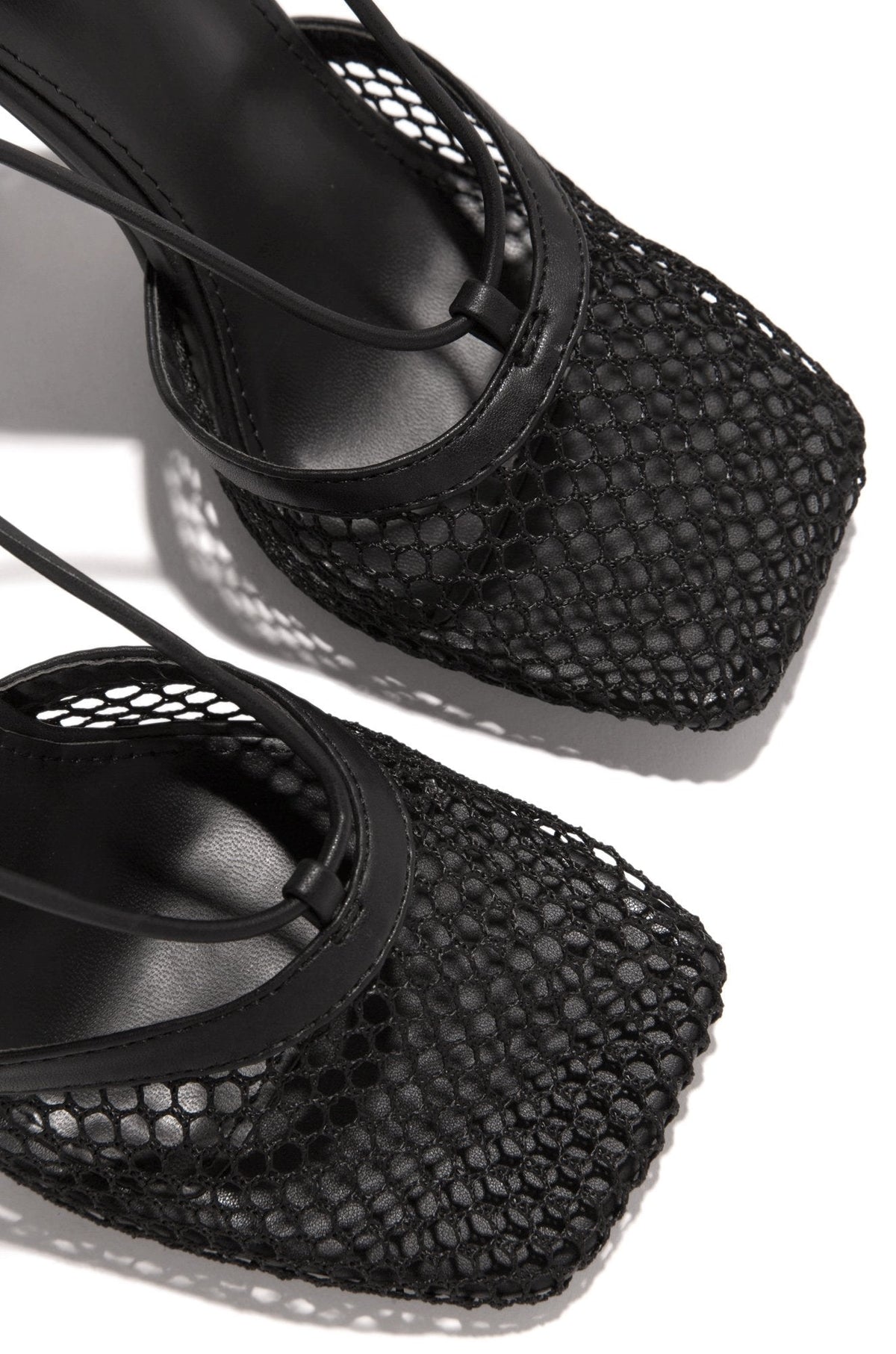 Effortlessly Elegant Heels with a Timeless Design