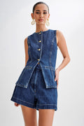 Well Tailored Top with a Graceful Silhouette