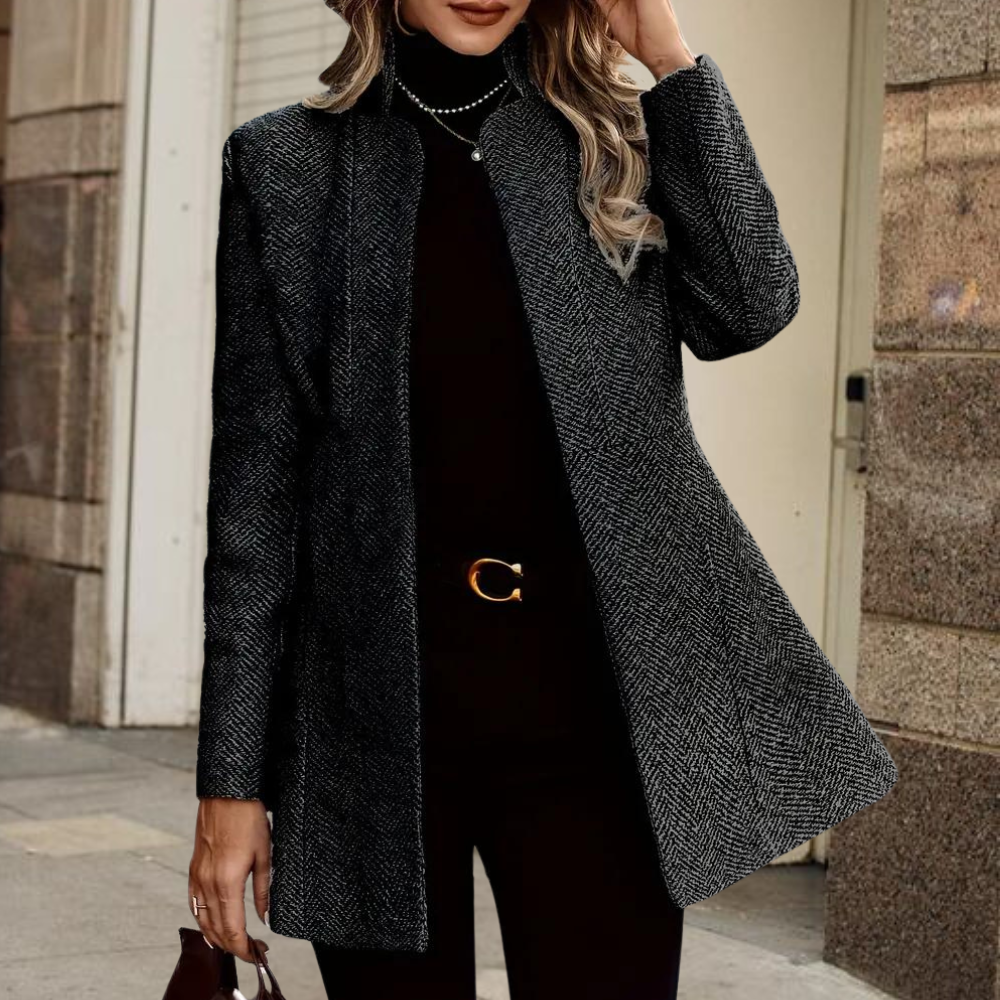LM | Knee-length jacket with row of buttons and notched lapels
