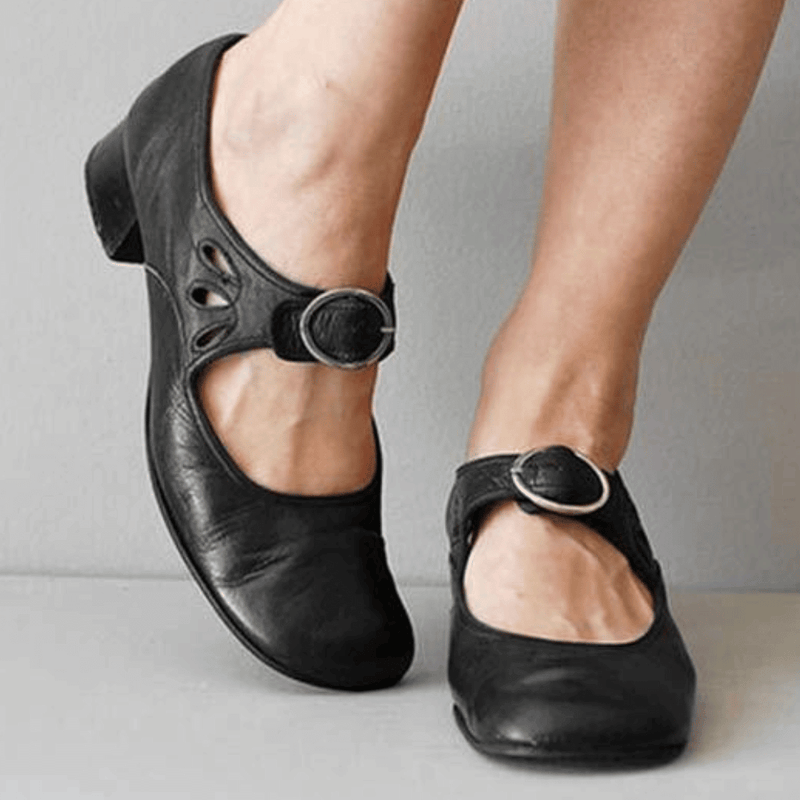 LM | Shoes with low heels and buckle