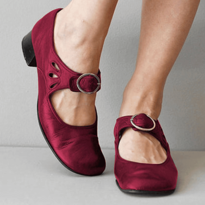 LM | Shoes with low heels and buckle