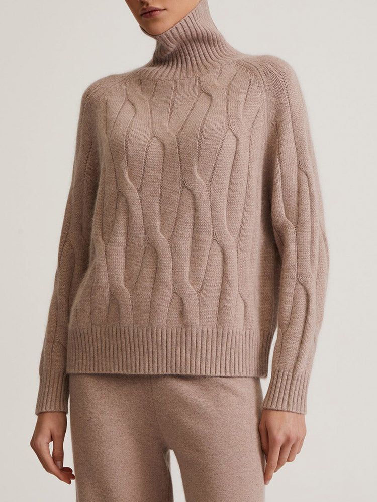 LM | Elegant cable-knit turtleneck sweater