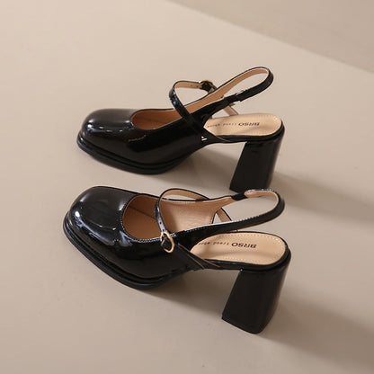 LM | Shoes with chunky heel and adjustable strap