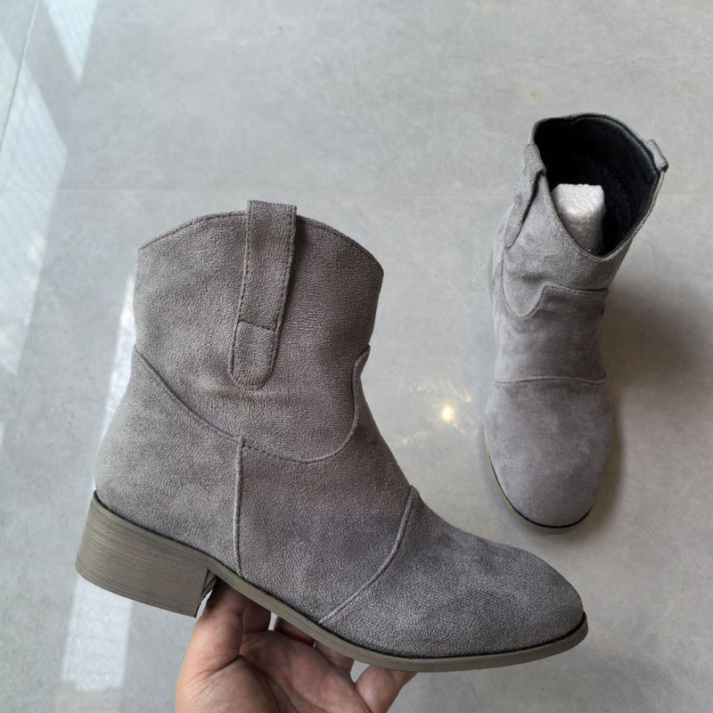 Graceful Orthopedic Boots for Modern Look