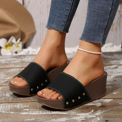 Graceful Orthopedic Sandals for Modern Look