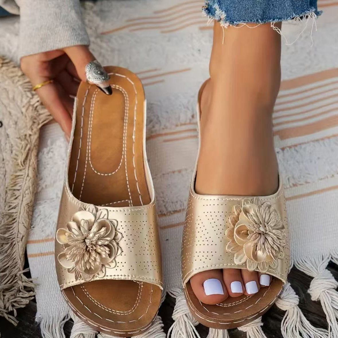 Graceful Orthopedic Sandals for Modern Look