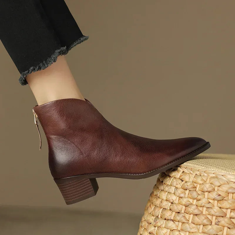 LM | Fashionable supportive orthopaedic shoes
