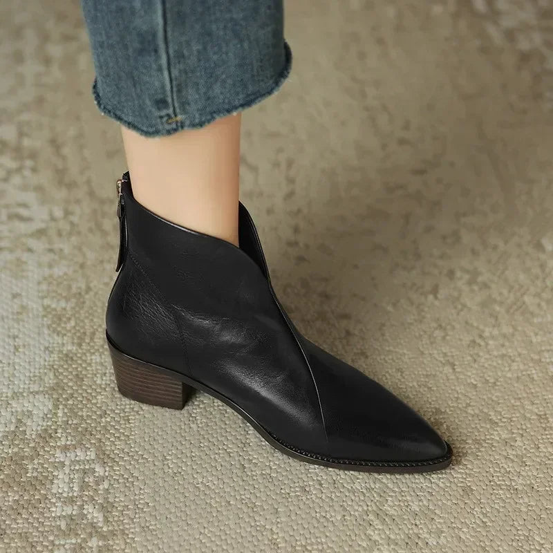 LM | Fashionable supportive orthopaedic shoes
