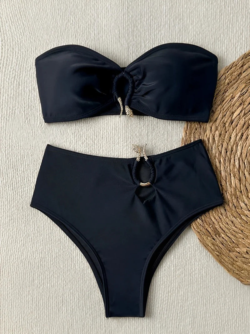 Beautifully Finished Bikini in a Timeless Design