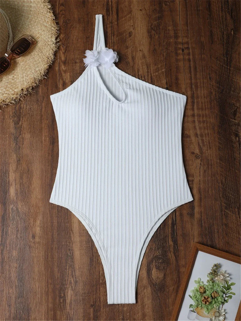 Effortlessly Monokini With a Timeless Design