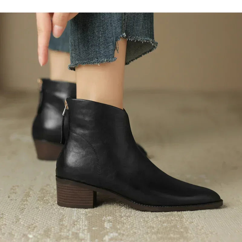 LM | Fashionable supportive orthopaedic shoes