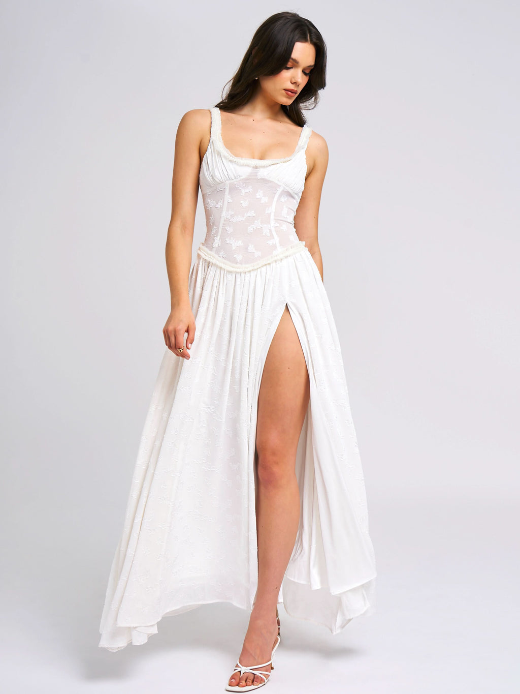 Well Tailored Dress with a Graceful Silhouette
