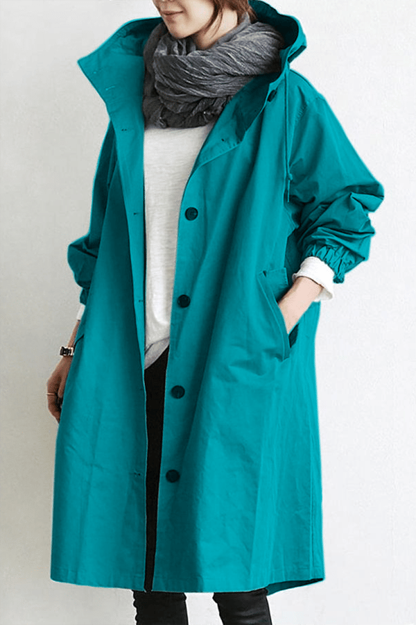 LM | Jacket with hood to protect against rain and wind