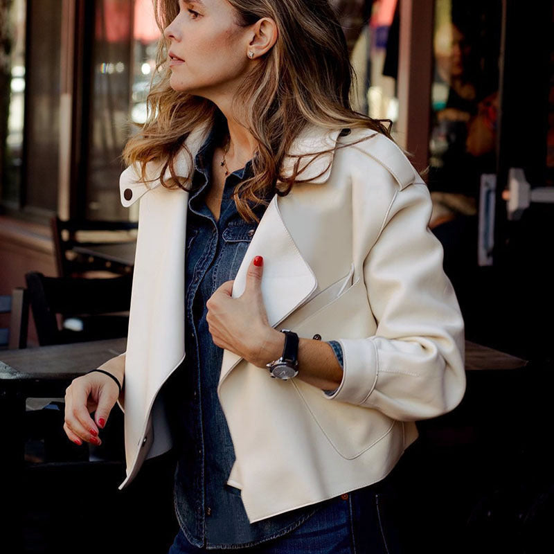 LM | A casual leather jacket for women