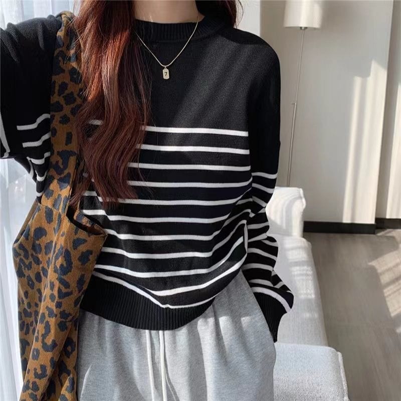 LM | Solid round neck sweater