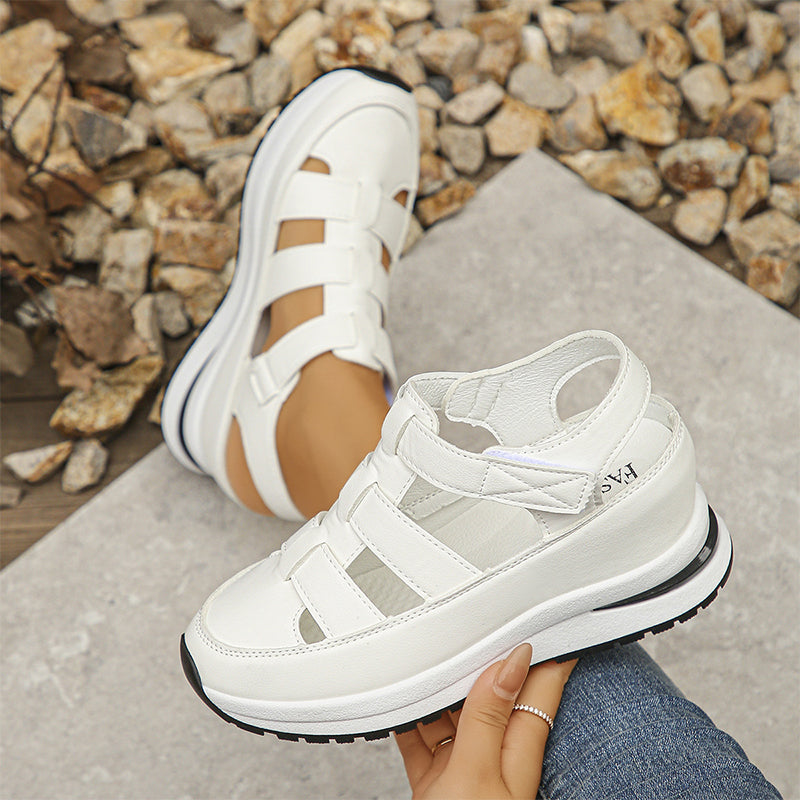 LM | Closed toe sandals