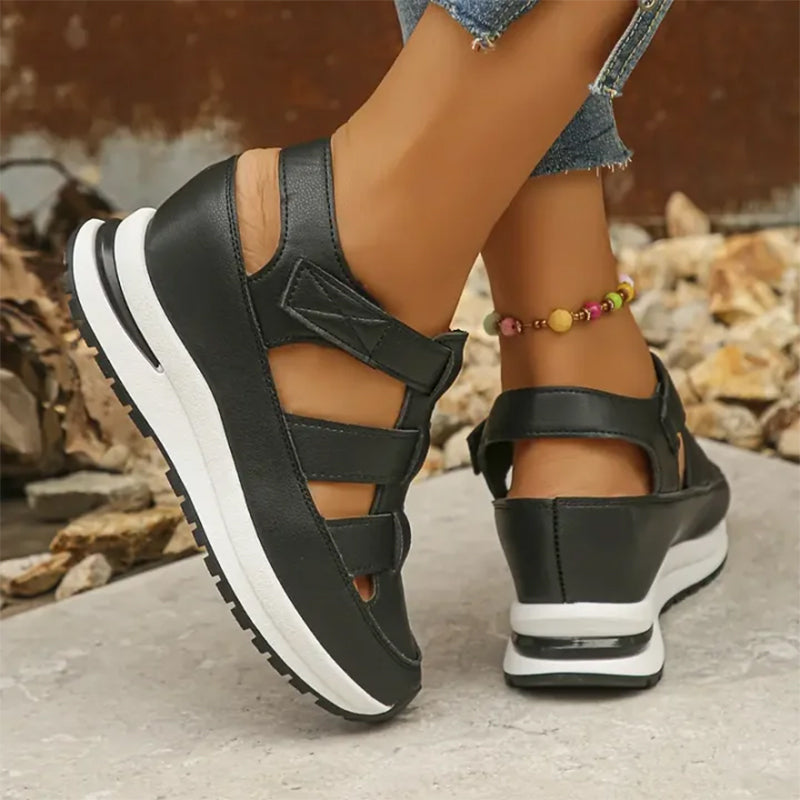 LM | Closed toe sandals